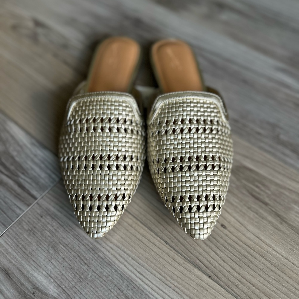 Universal Thread Gold Woven Slides NWT SZ 7.5 - Picture 2 of 8